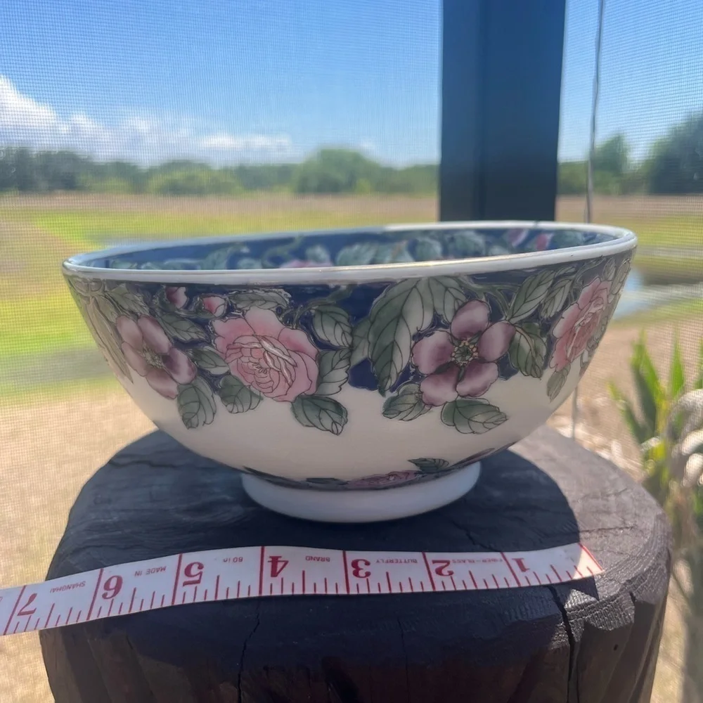 Andrea by Sadek Round serving plate, tall, with floral pattern